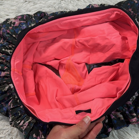 Lululemon Pleat To Street Skirt II Floral Backdrop Black Multi / Black - Picture 4 of 7